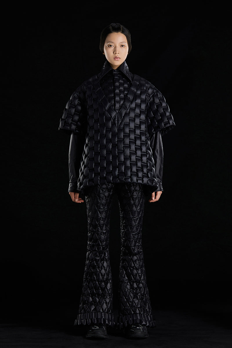 5-DIMENSIONAL GREAT WALL PATTERN V-NECK GOOSE DOWN TANK TOP