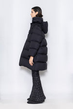 RAXXY V-PATTERN HOODED LONG-LENGTH GOOSE DOWN JACKET
