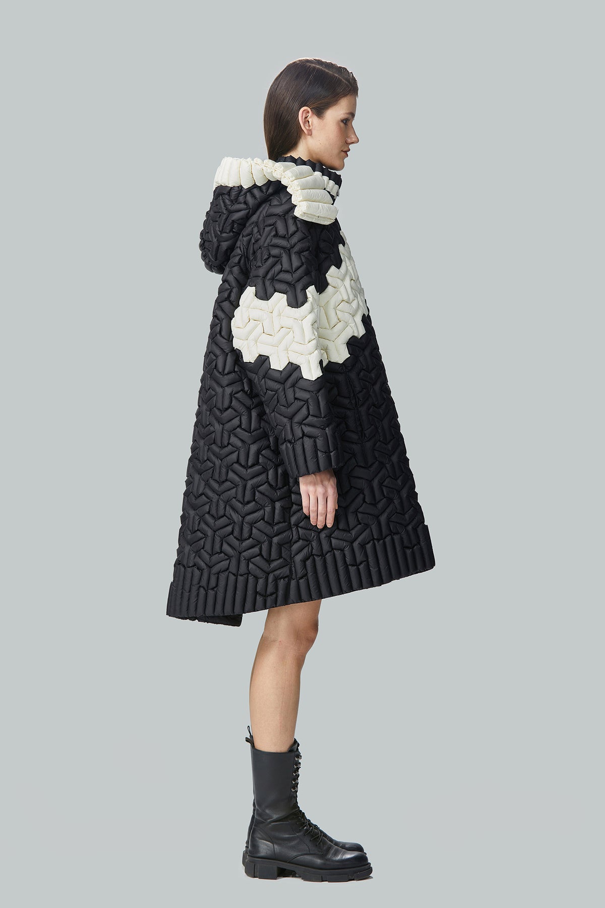 3D MOUNTAIN PATTERN NAIL GRAIN DOWN PARKA
