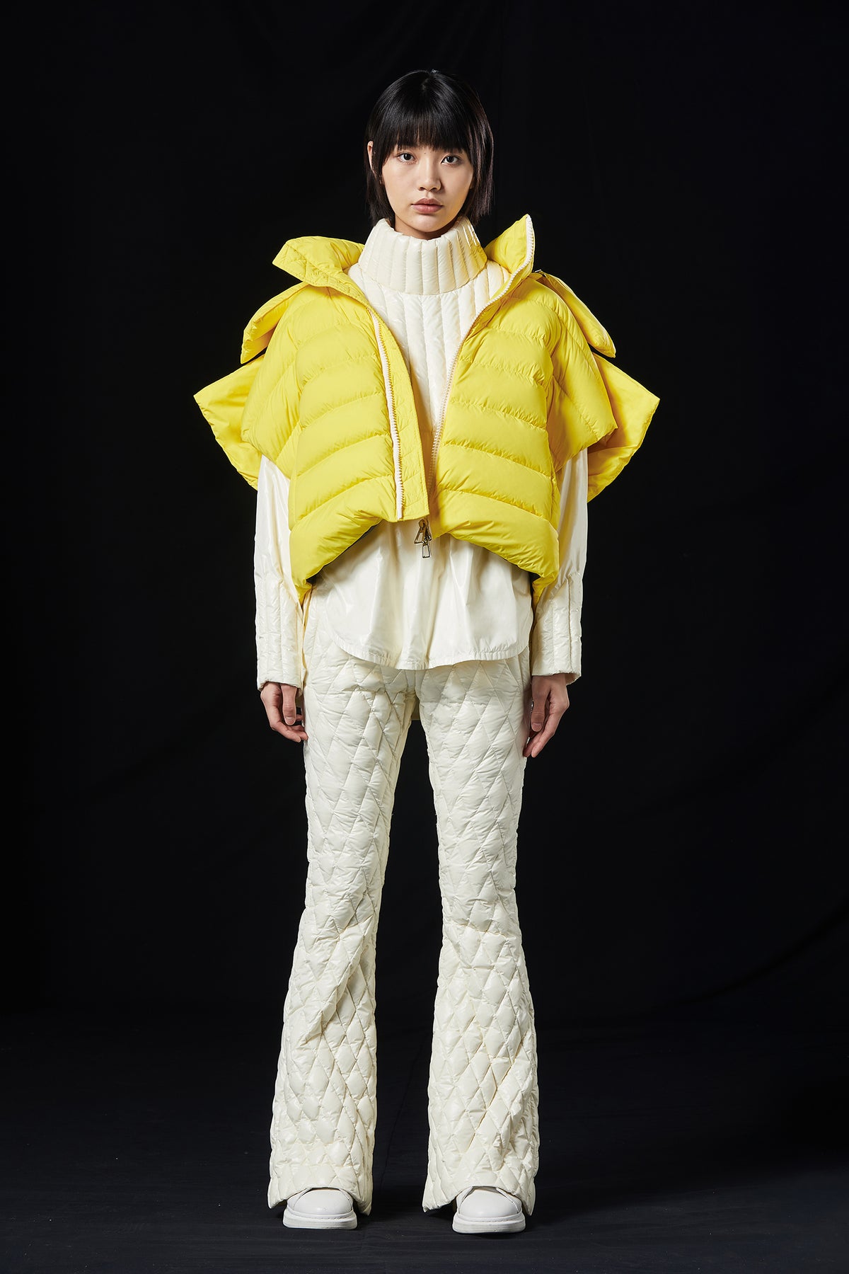 SPLIT SHOULDER ARCHITECTURAL STYLE GOOSE DOWN VEST