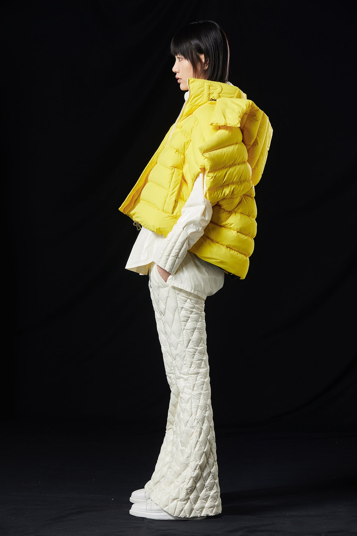 SPLIT SHOULDER ARCHITECTURAL STYLE GOOSE DOWN VEST