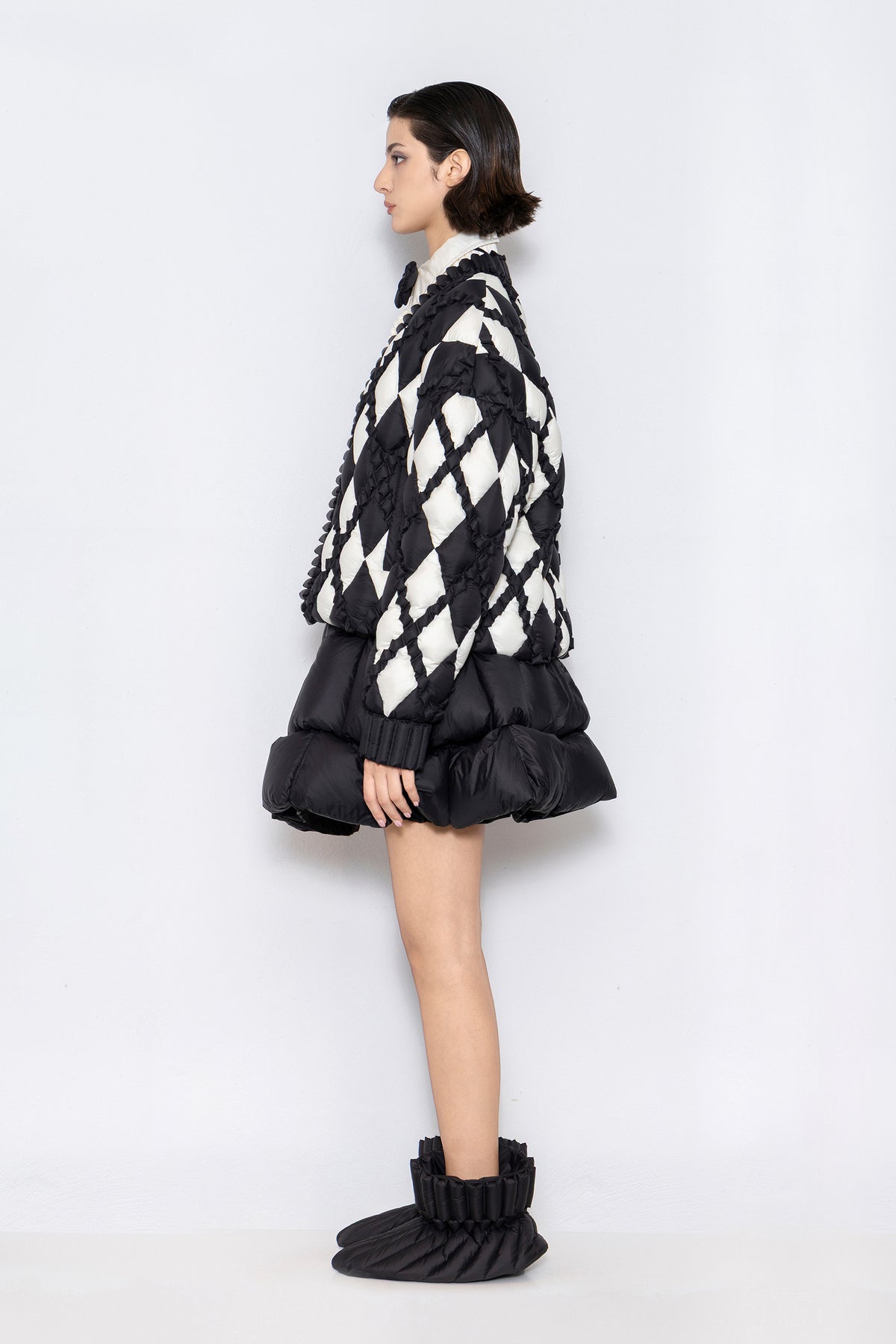 RAXXY BLACK AND WHITE QUILTED CHECK PATTERN V-NECK GOOSE DOWN CARDIGAN