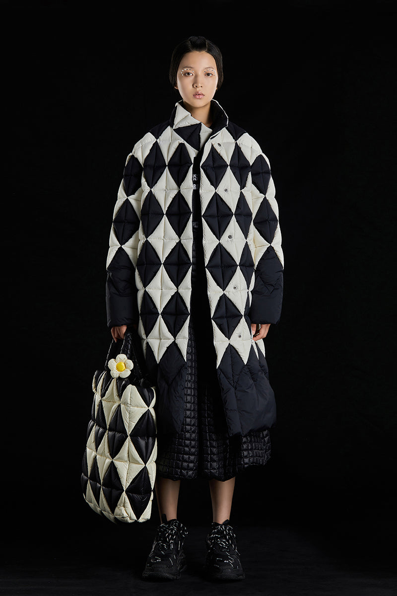 BLACK&WHITE 5-DIMENSIONAL LOZENGE GOOSE DOWN COAT