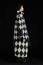 BLACK&WHITE 5-DIMENSIONAL LOZENGE GOOSE DOWN COAT