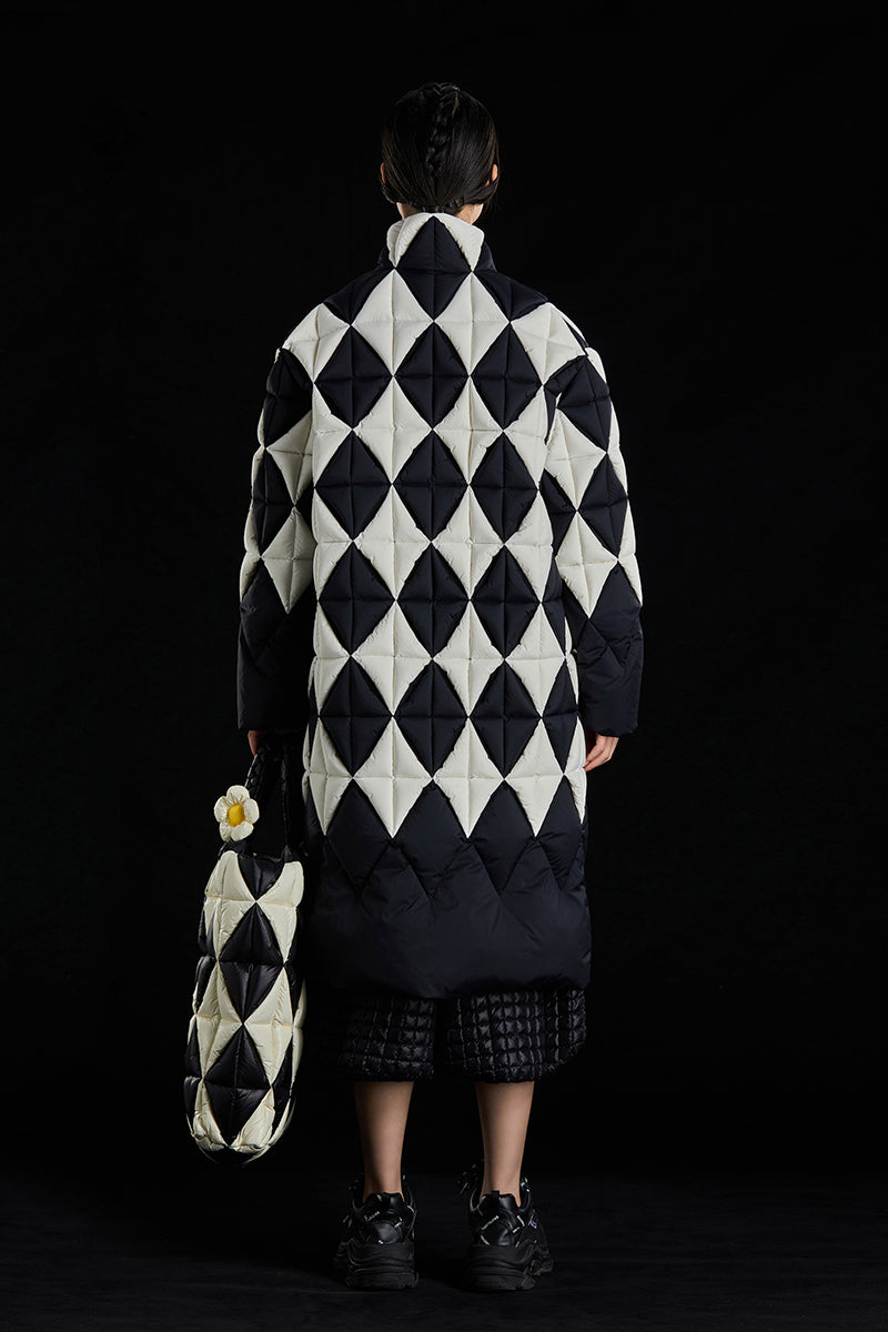 BLACK&WHITE 5-DIMENSIONAL LOZENGE GOOSE DOWN COAT