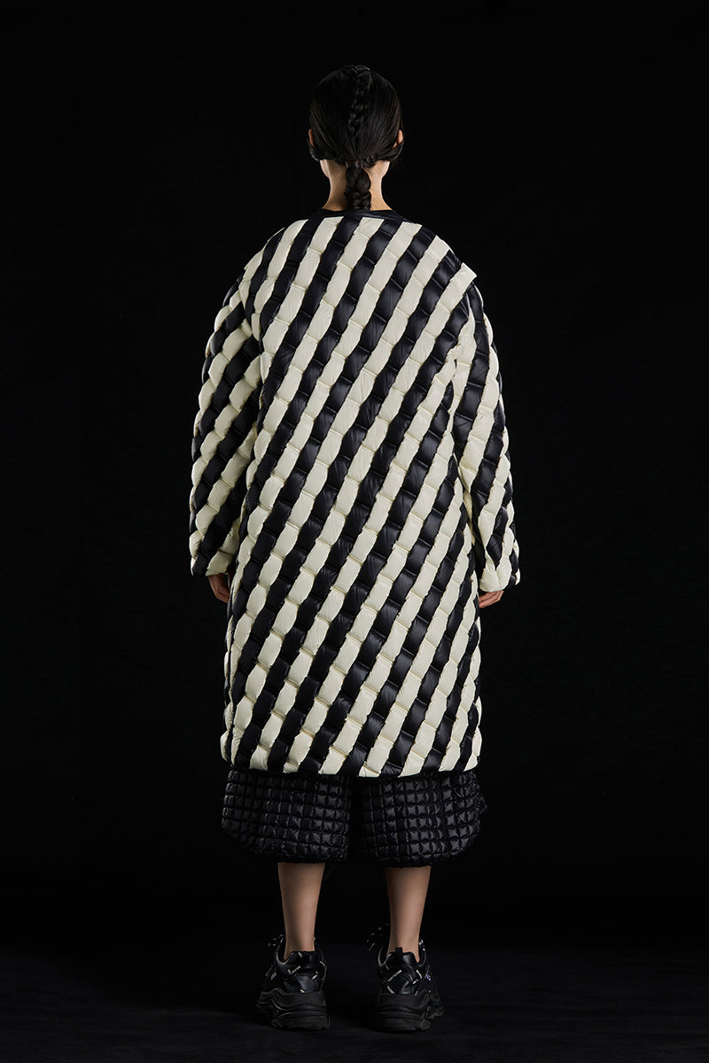 BLACK&WHITE RATTAN STYLE GOOSE DOWN COAT