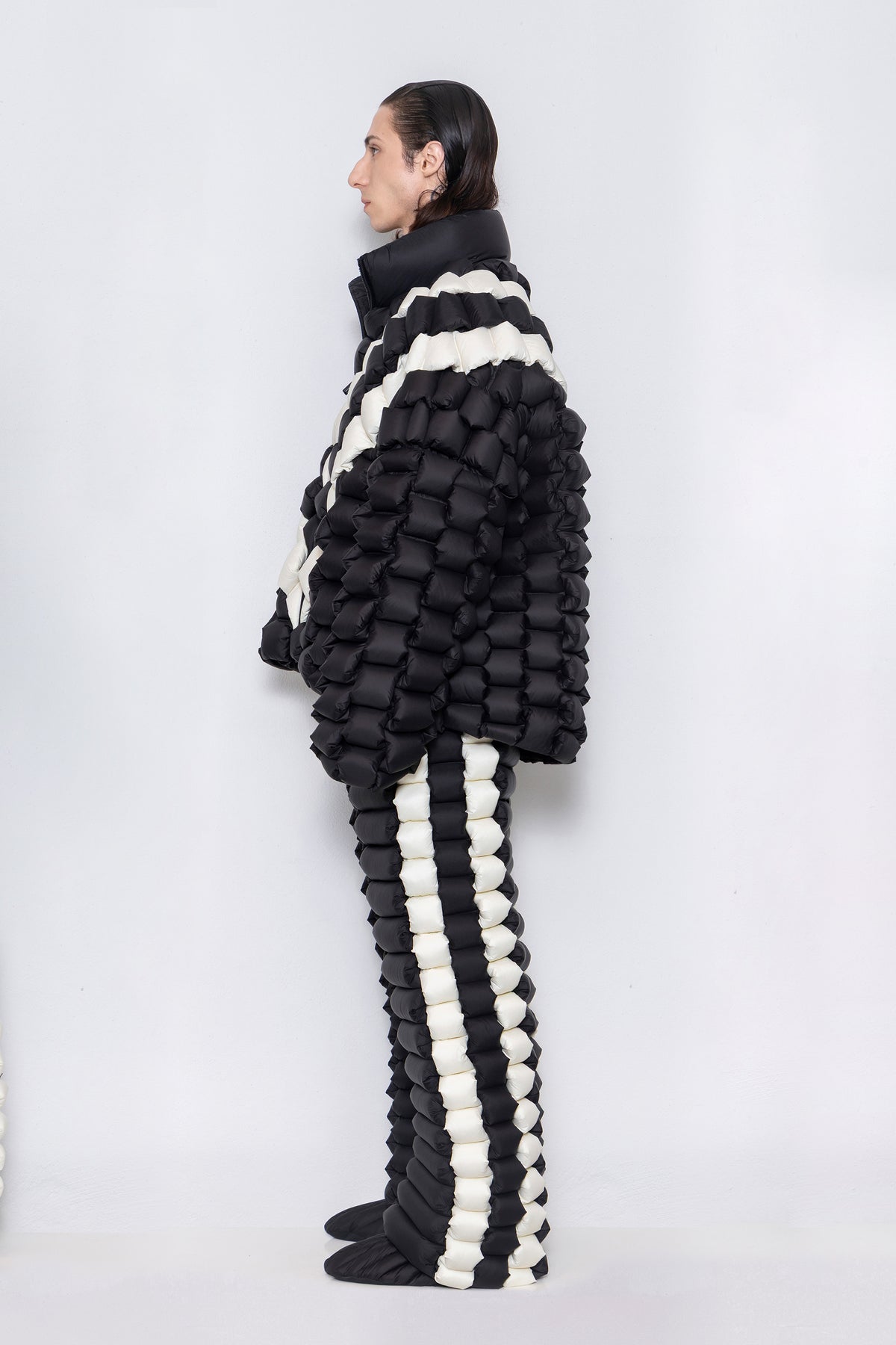 RAXXY CLASSIC BLACK AND WHITE V PATTERN OVERSIZED GOOSE DOWN JACKET