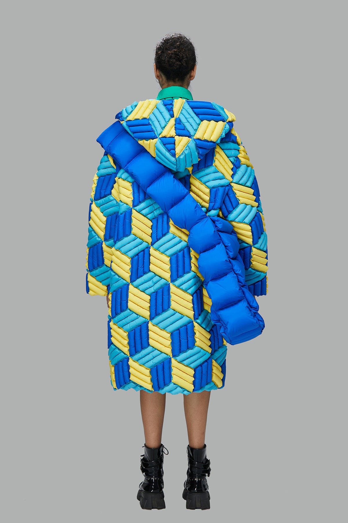 COLOR 3D CUBE DOWN WITH HAT COAT