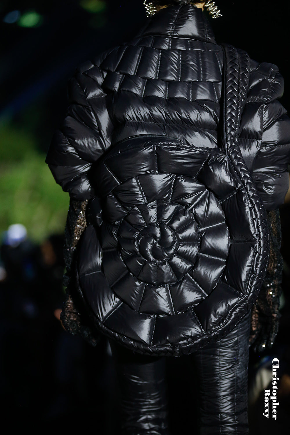 SQUARE SHOULDER SCALLOPED TEXTURE TRIM GOOSE DOWN JACKET