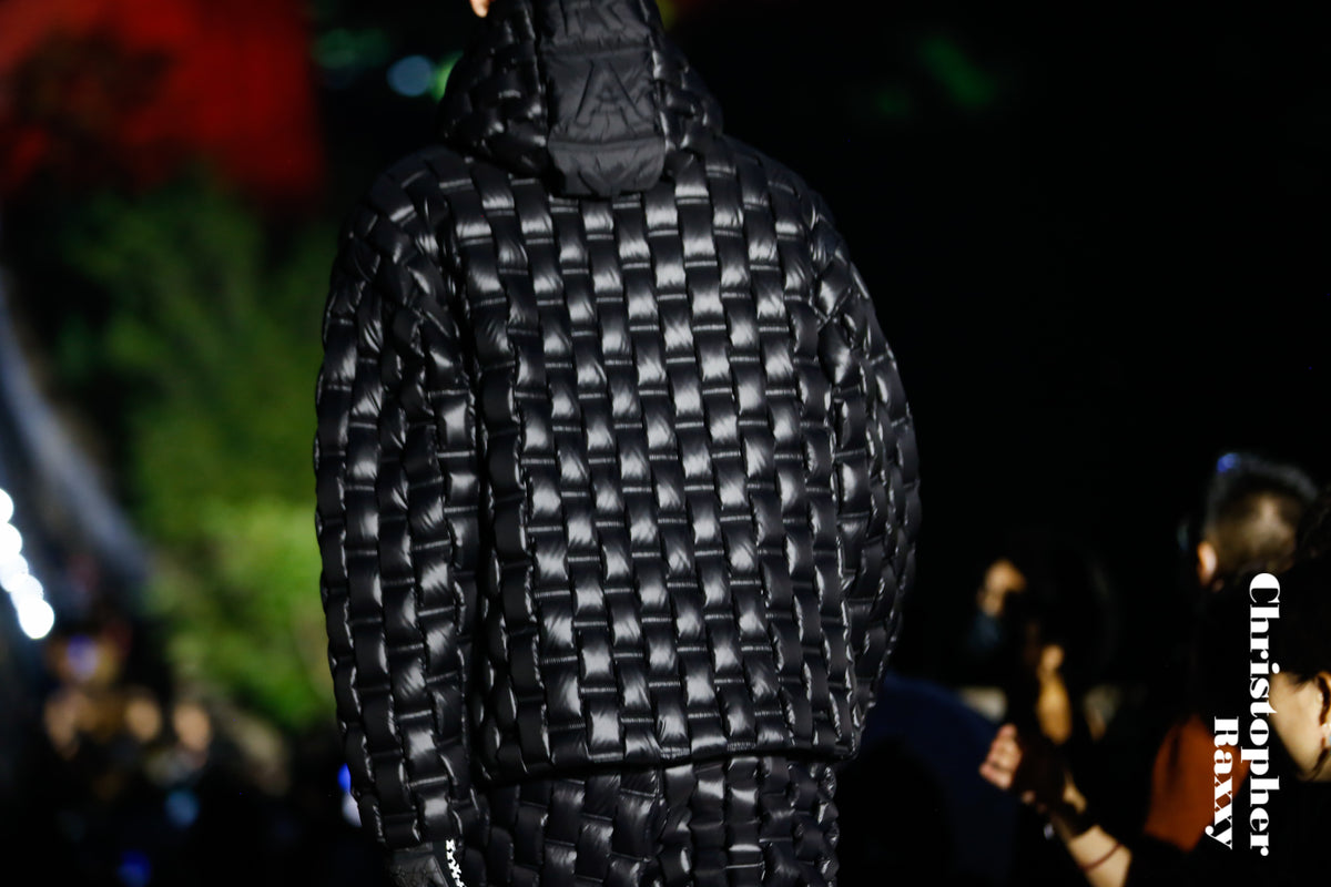5-DIMENSIONAL GREAT WALL PATTERN HOODED GOOSE DOWN JACKET