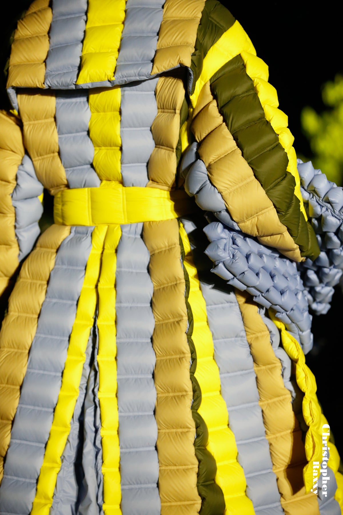 5-DIMENSIONAL GREAT WALL COLORFUL GOOSE DOWN TRENCH COAT