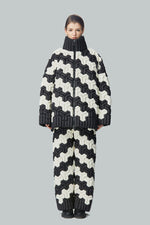 CLASSICAL ARMOR TEXTURED BLACK&WHITE STRIPE DOWN JACKET