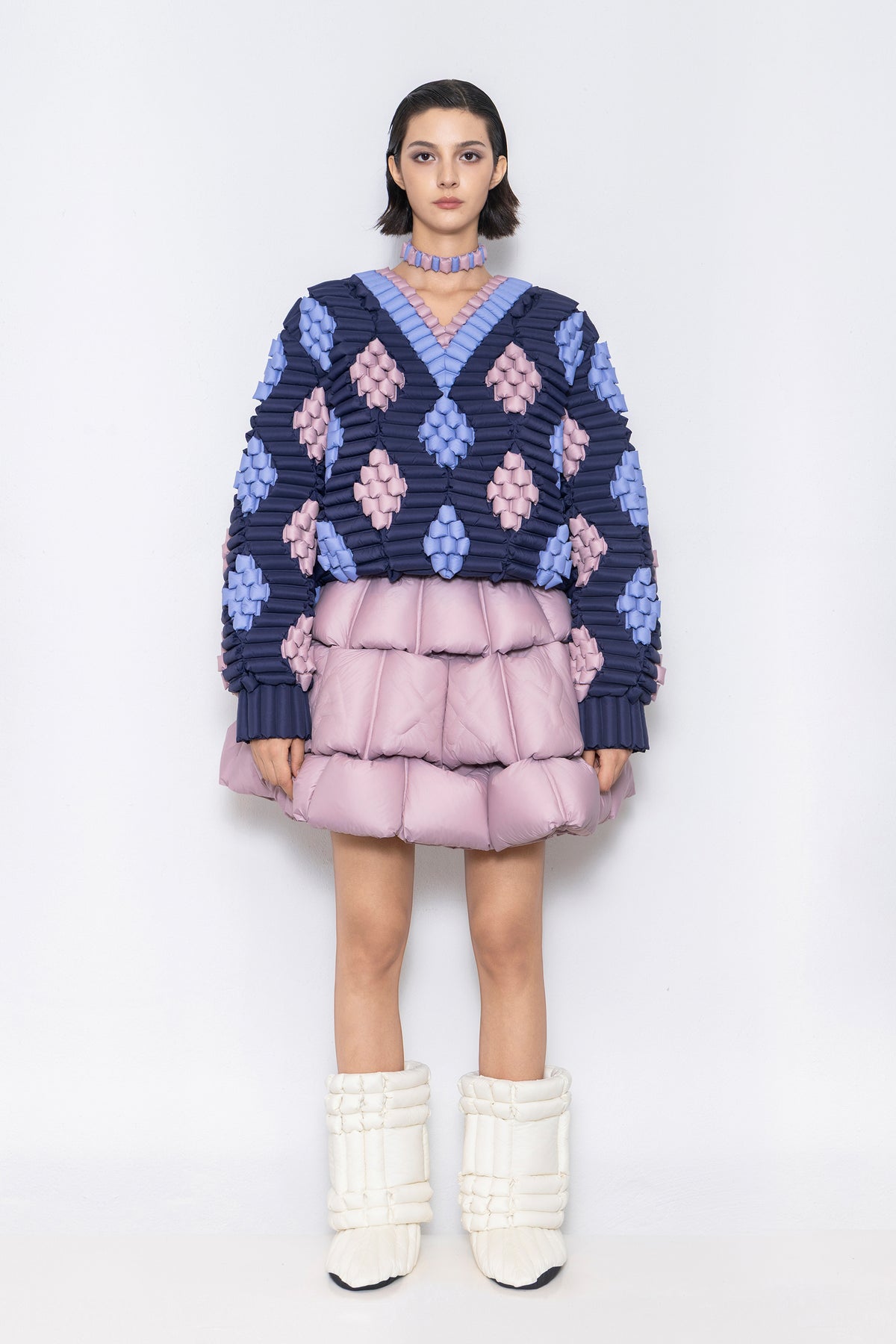 RAXXY FIREWORKS QUILTED CHECK PATTERN V-NECK GOOSE DOWN SWEATER