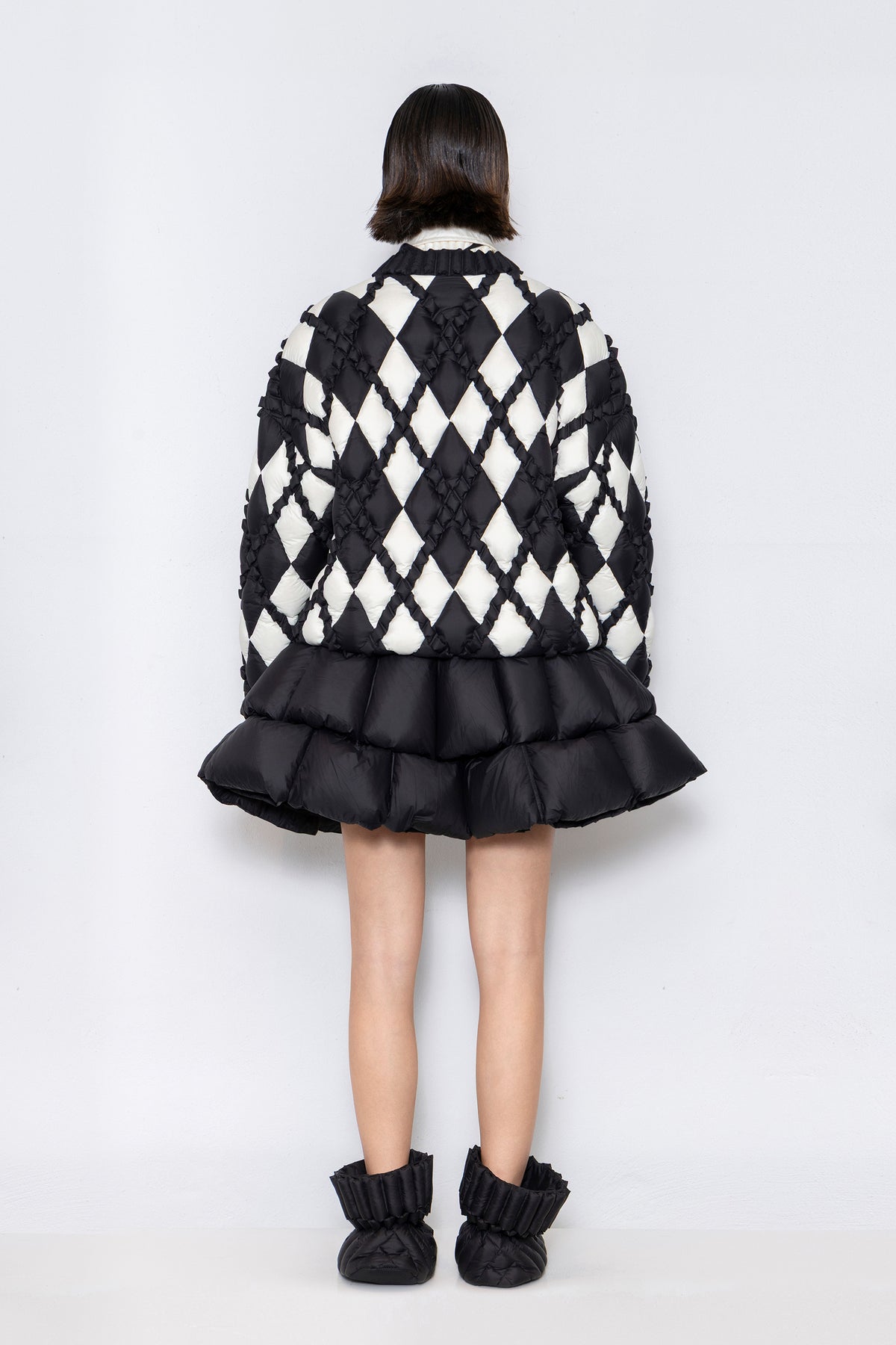 RAXXY BLACK AND WHITE QUILTED CHECK PATTERN V-NECK GOOSE DOWN CARDIGAN