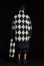 BLACK&WHITE 5-DIMENSIONAL LOZENGE GOOSE DOWN COAT