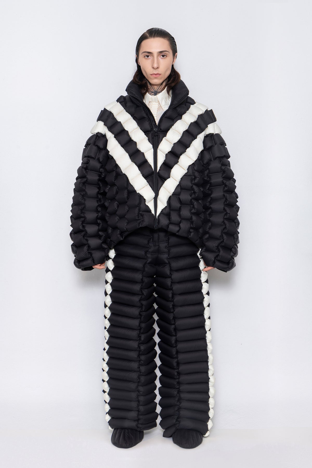 RAXXY CLASSIC BLACK AND WHITE V PATTERN OVERSIZED GOOSE DOWN JACKET